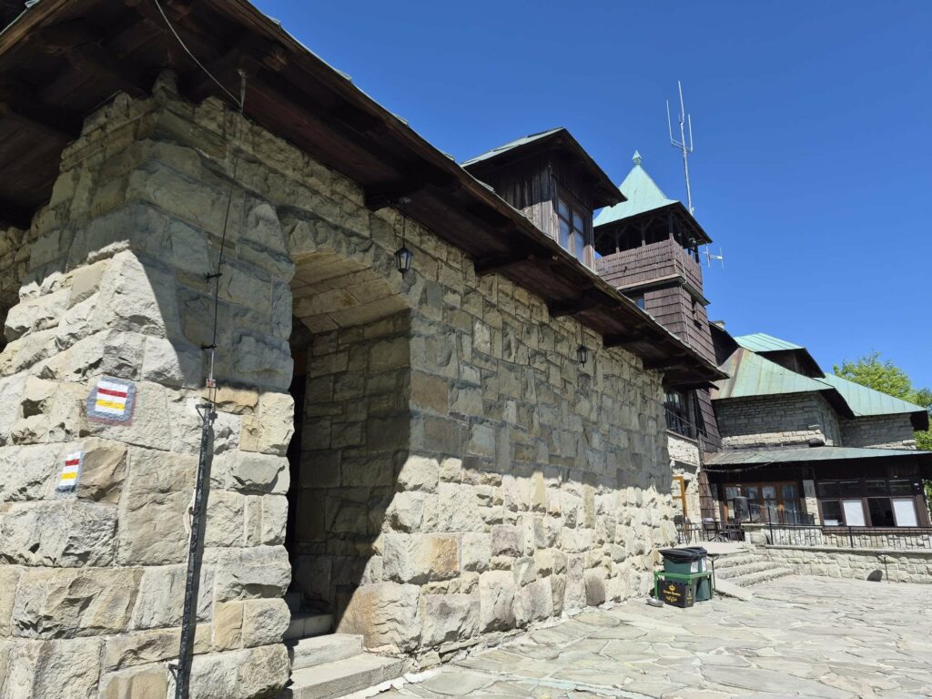 Zielona szkoła pełna przygód! 🌲🏰 Klasy 1G i 2C wróciły właśnie z…
