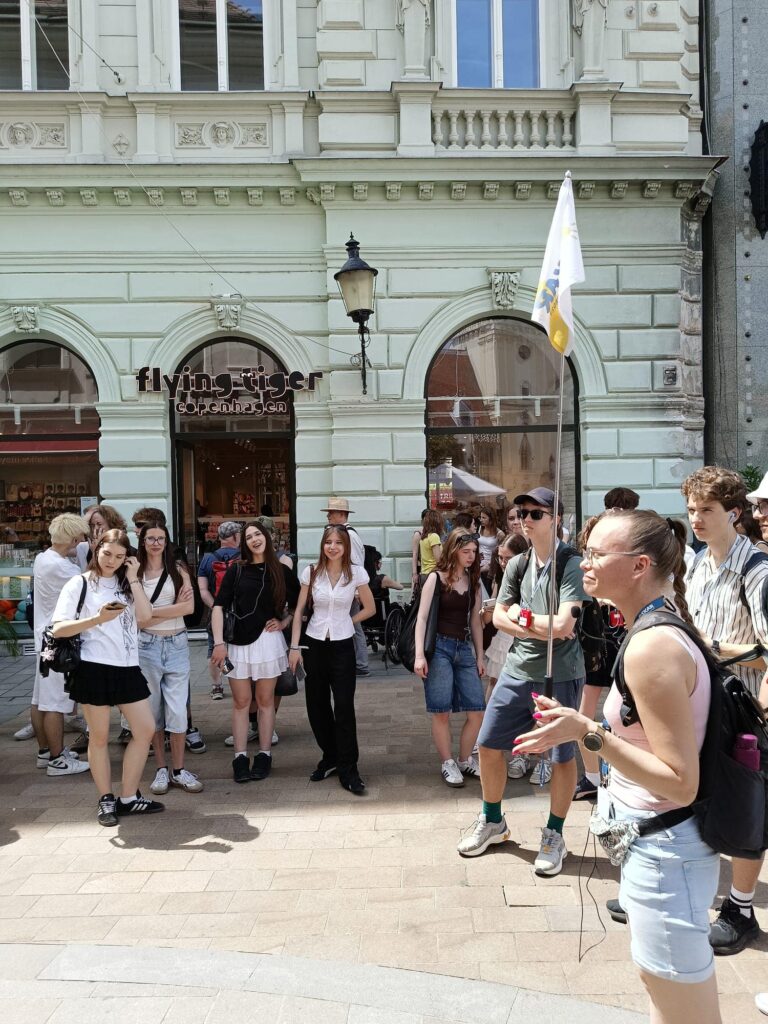 Pozdrawiamy z trasy! Oto krótka fotorelacja z pierwszego dnia wycieczki klas 3d…