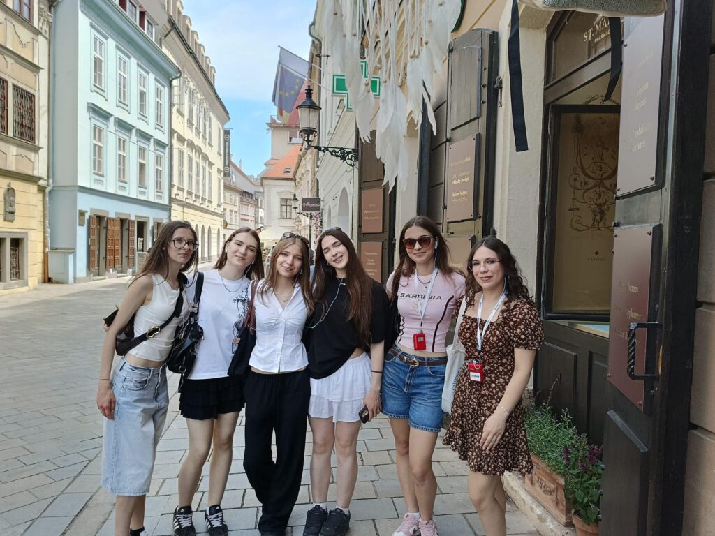 Pozdrawiamy z trasy! Oto krótka fotorelacja z pierwszego dnia wycieczki klas 3d…