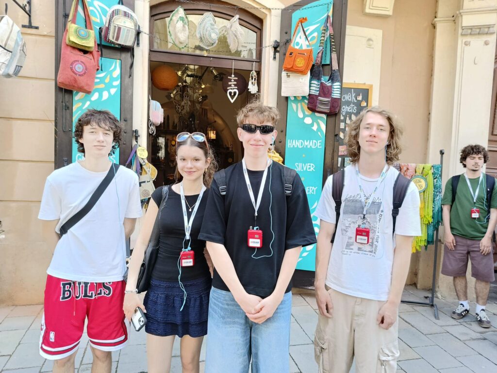 Pozdrawiamy z trasy! Oto krótka fotorelacja z pierwszego dnia wycieczki klas 3d…