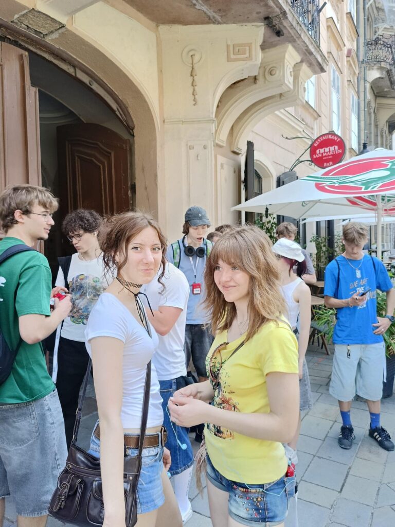 Pozdrawiamy z trasy! Oto krótka fotorelacja z pierwszego dnia wycieczki klas 3d…