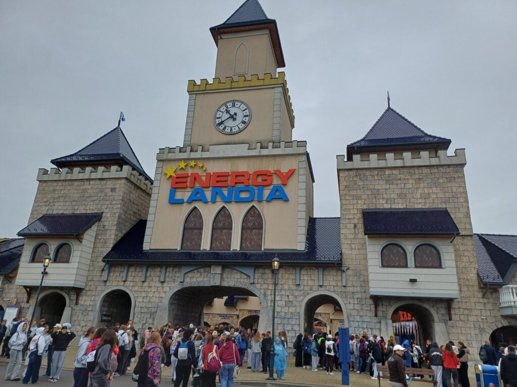 W dniach 8-10 czerwca uczniowie klasy dziennikarsko-prawnej udali się do Małopolski, jednej…