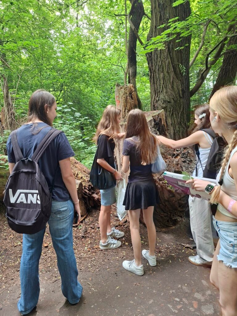 🌿 Tydzień Projektowy w klasach biologiczno-chemicznych trwa w najlepsze! 🔬 Dzisiejszy dzień…