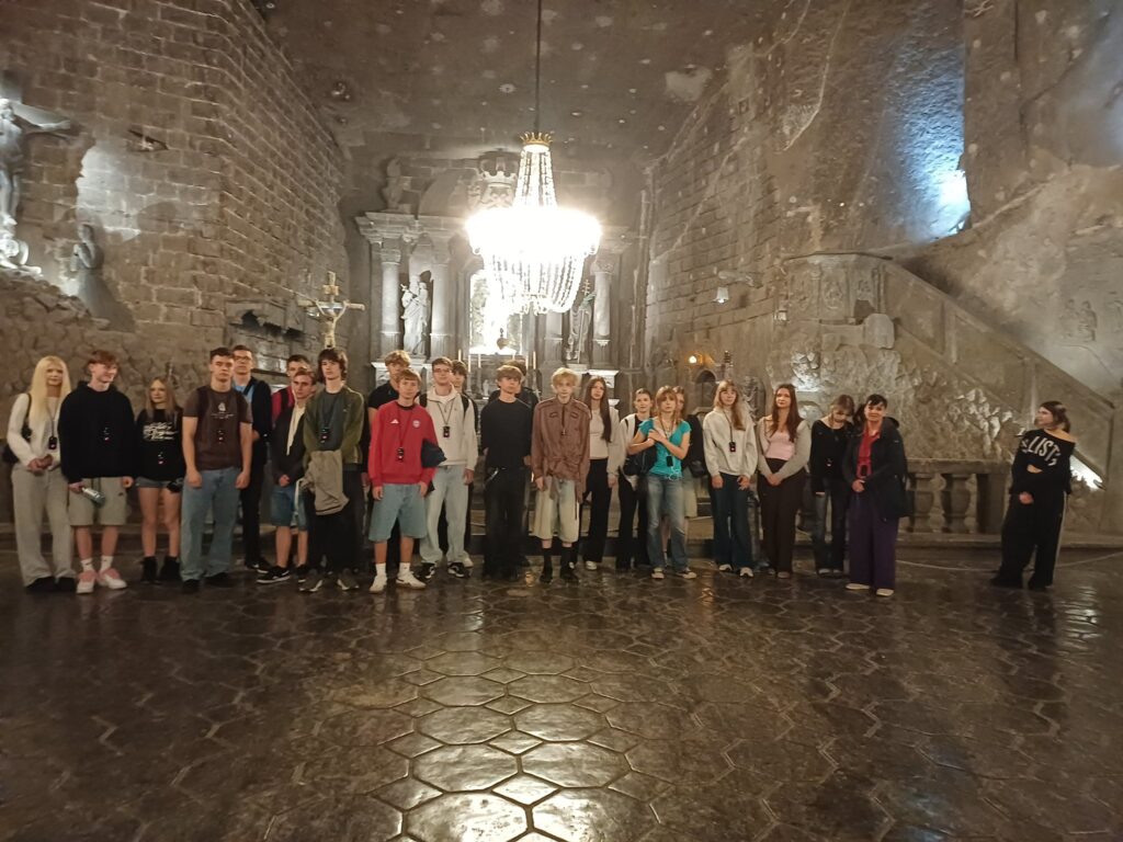 W dniach 8-10 czerwca uczniowie klasy dziennikarsko-prawnej udali się do Małopolski, jednej…