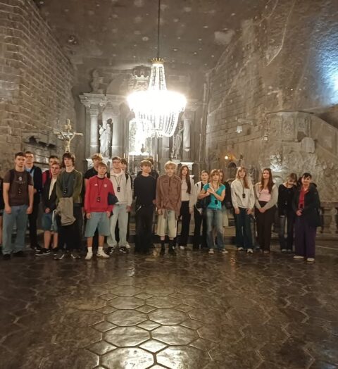 W dniach 8-10 czerwca uczniowie klasy dziennikarsko-prawnej udali się do Małopolski, jednej…