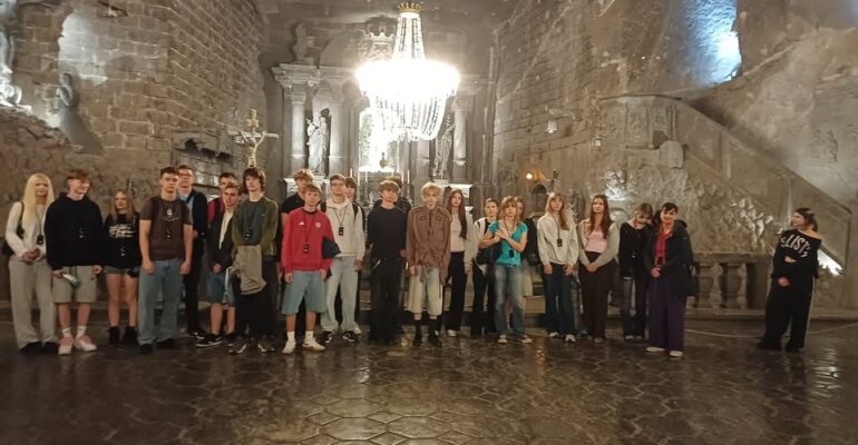 W dniach 8-10 czerwca uczniowie klasy dziennikarsko-prawnej udali się do Małopolski, jednej…