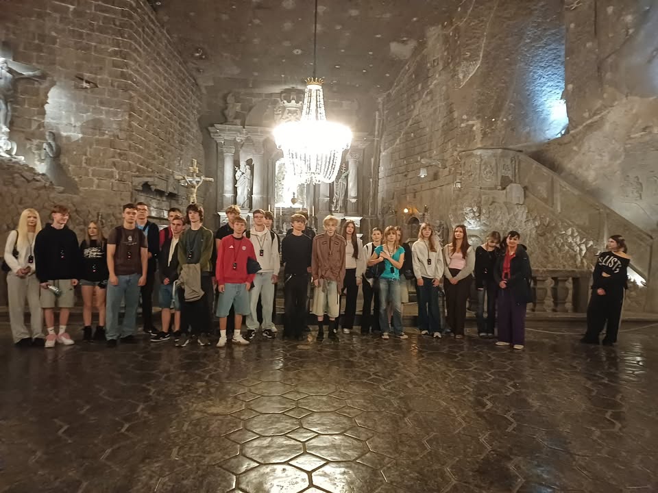 W dniach 8-10 czerwca uczniowie klasy dziennikarsko-prawnej udali się do Małopolski, jednej…