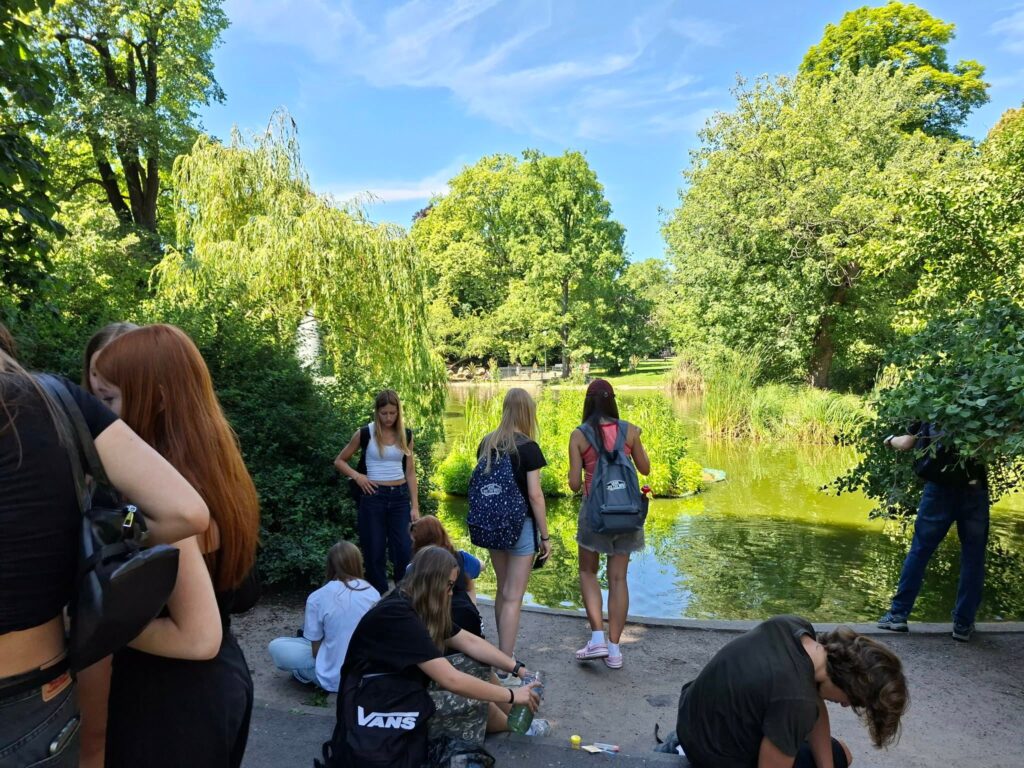 Nauka nie zna wakacji! 🌿🧪 Mimo zbliżającego się końca roku szkolnego, klasy…