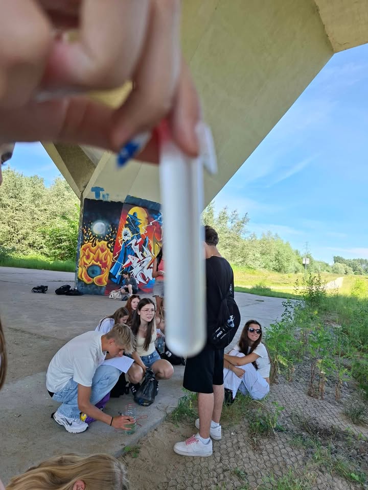 Nauka nie zna wakacji! 🌿🧪 Mimo zbliżającego się końca roku szkolnego, klasy…