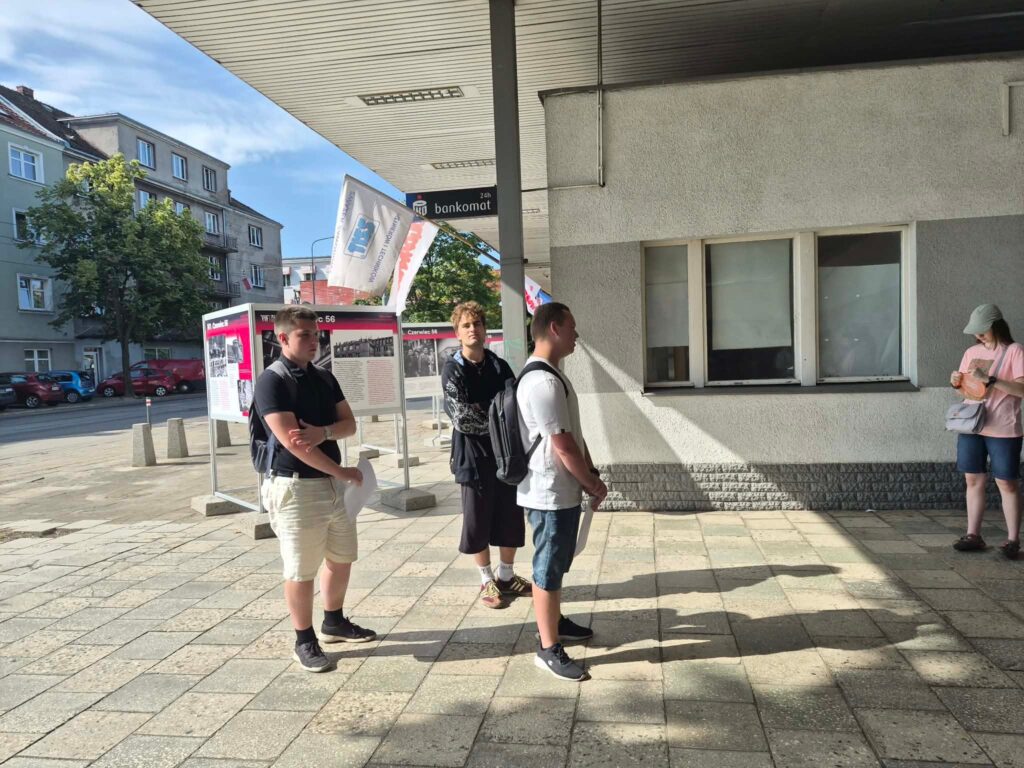 Klasy 2a i 2d uczestniczyły dzisiaj w mini grze mejskiej. Celem było…