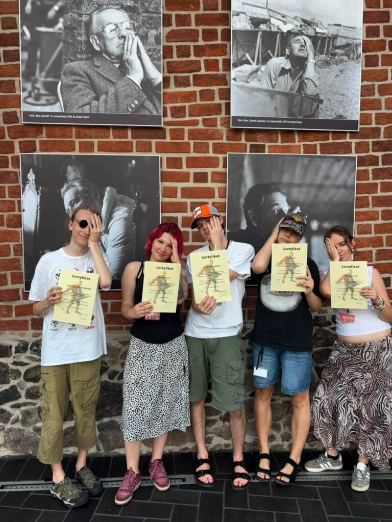 Nasza ekipa z klasy 3b humanistyczno-artystycznej (Jeremiasz, Alyona, Bazyli, Julka i Emilka)…
