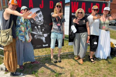Nasza ekipa z klasy 3b humanistyczno-artystycznej (Jeremiasz, Alyona, Bazyli, Julka i Emilka)…