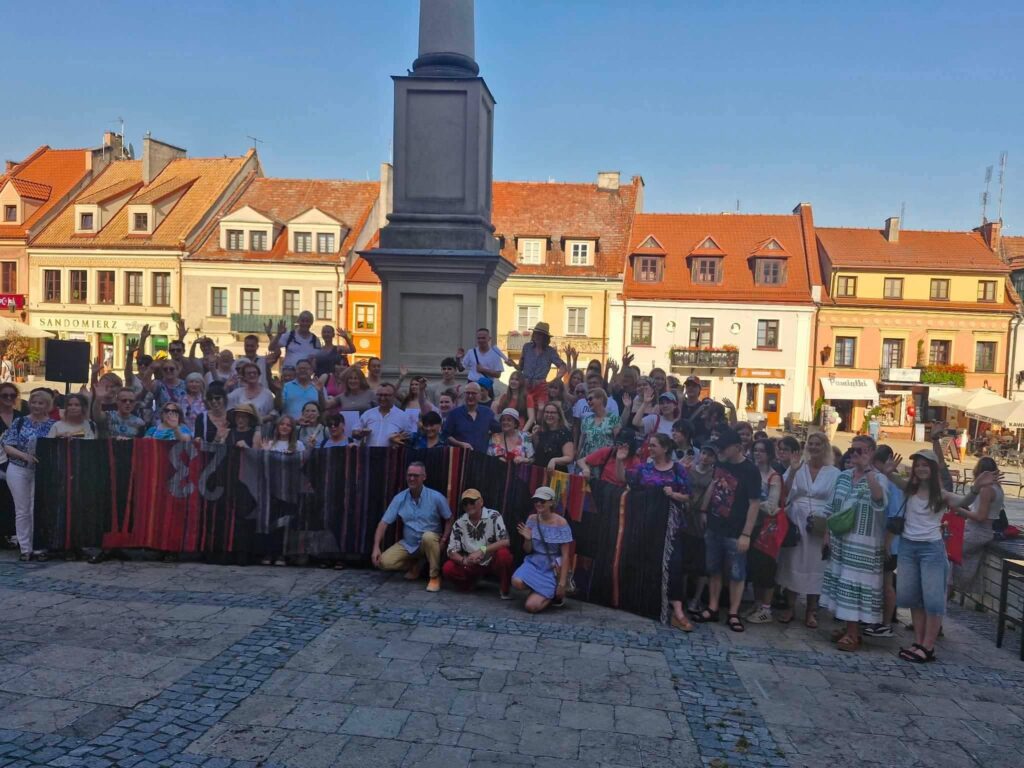 Nasza ekipa z klasy 3b humanistyczno-artystycznej (Jeremiasz, Alyona, Bazyli, Julka i Emilka)…