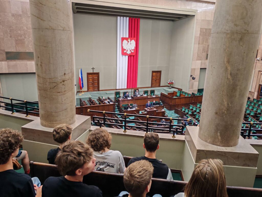 4e zdobywa Warszawę🧜 Do stolicy naszej Ojczyzny przybyła z oficjalną wizytą młodzież…
