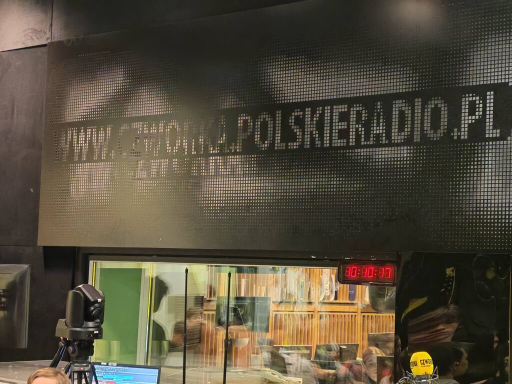 4e zdobywa Warszawę 🧜 Na początek wizyta w Radiu Polskim, gdzie przyszli…