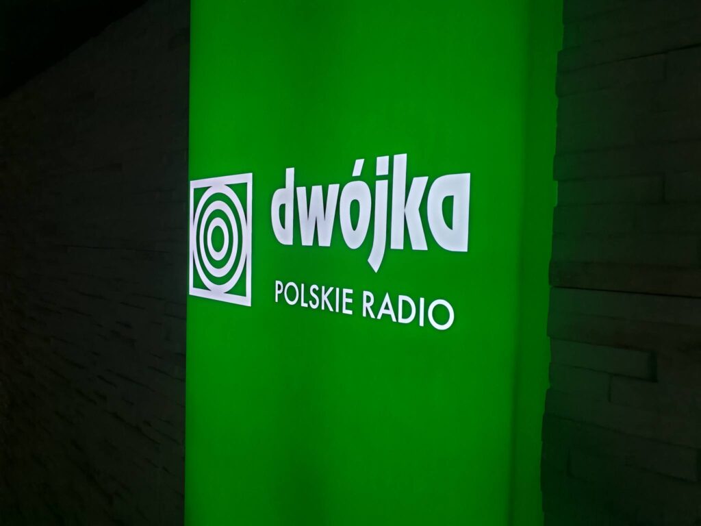 4e zdobywa Warszawę 🧜 Na początek wizyta w Radiu Polskim, gdzie przyszli…