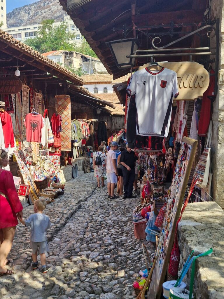 Kruja i Tirana to dwa ważne miejsca w wyjeździe klasy 4b humanistyczno-artystycznej…