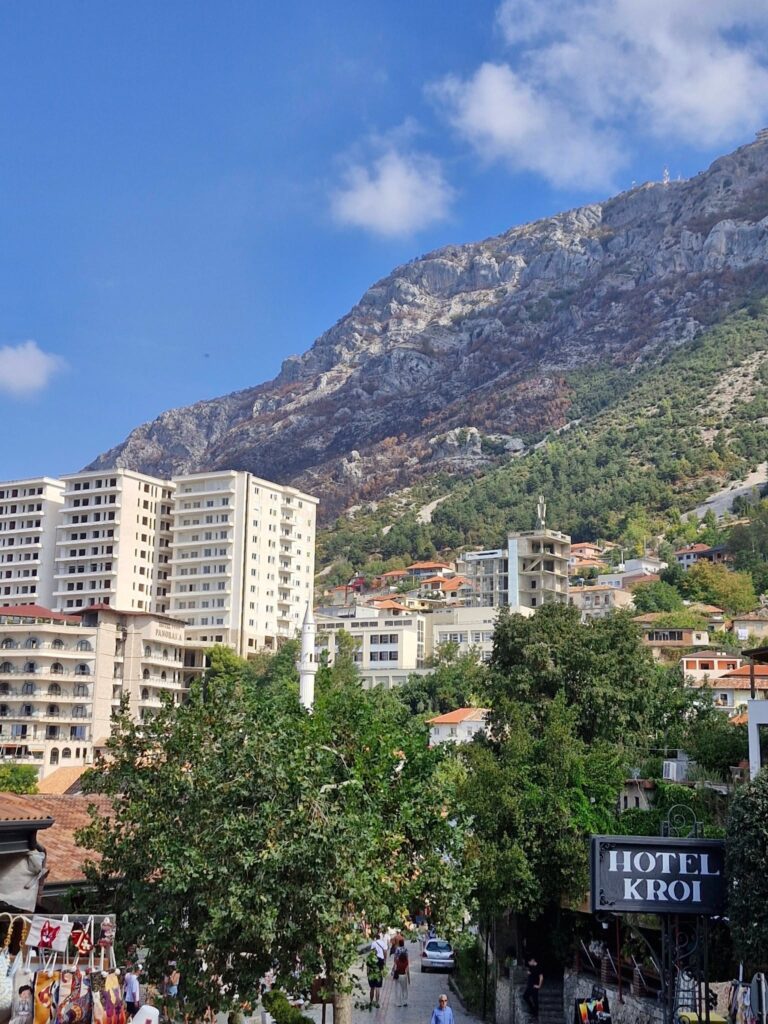 Kruja i Tirana to dwa ważne miejsca w wyjeździe klasy 4b humanistyczno-artystycznej…