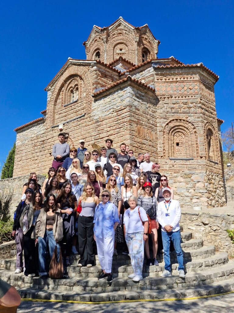 Klasa 4b humanistyczno-artystyczna w Macedonii 🇲🇰 Z Albanii udaliśmy się przez malownicze…