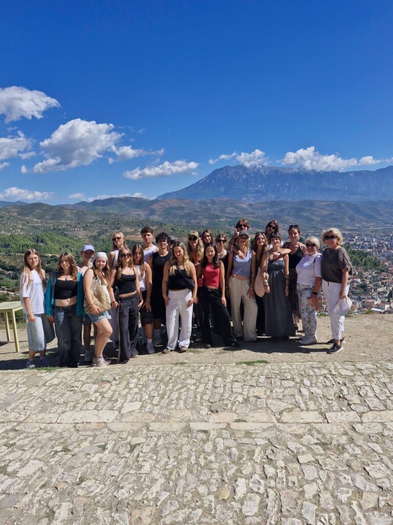 Klasa 4b humanistyczno-artystyczna ,,Od Adriatyku do jeziora Ochrydzkiego" - Berat, Albania🇦🇱 W…