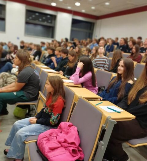 Klasa 1c1 brała udział w Nocy Naukowców na Wydziale Chemii UAM. Było…