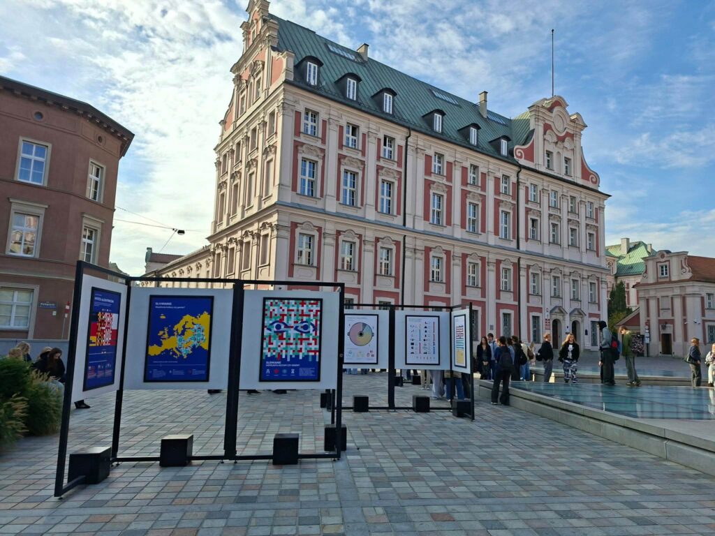 🧬 Nasze klasy na wykładzie w Urzędzie Miasta Poznania! 🎒 Dziś uczniowie…