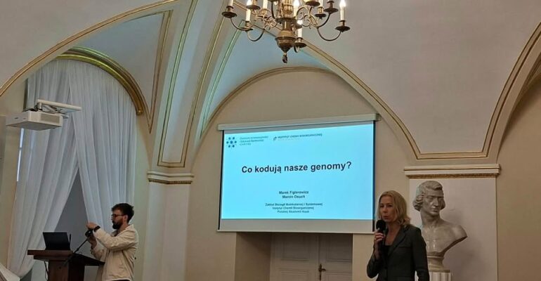 🧬 Nasze klasy na wykładzie w Urzędzie Miasta Poznania! 🎒 Dziś uczniowie…