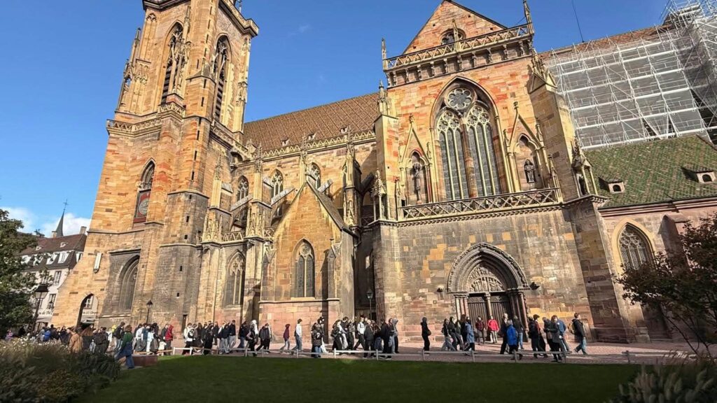 🇲🇫📍Avignon & Colmar Po Carcansonne udaliśmy sie do Awinionu - zabytkowego miasta…
