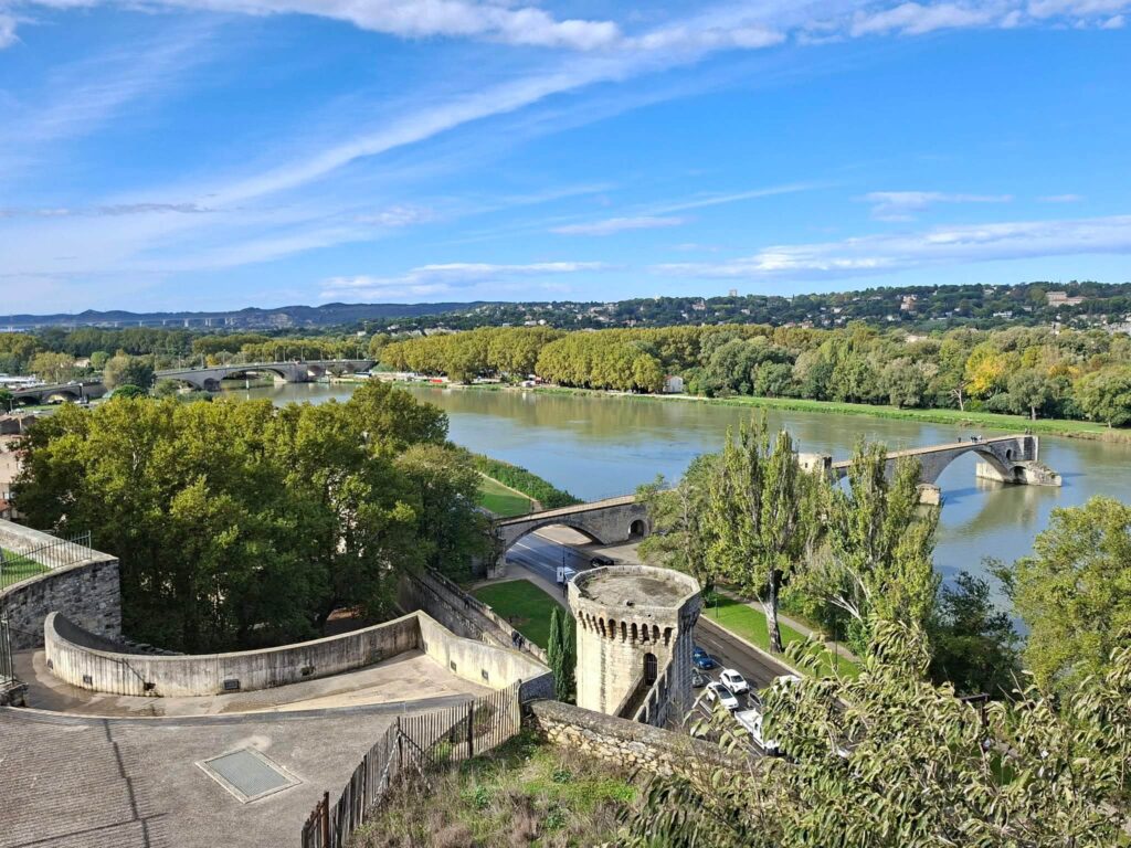 🇲🇫📍Avignon & Colmar Po Carcansonne udaliśmy sie do Awinionu - zabytkowego miasta…